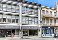 Hosteeva Huge 4-bedroom 2-living room Condo in the Heart of New Orleans Tourism Bookings