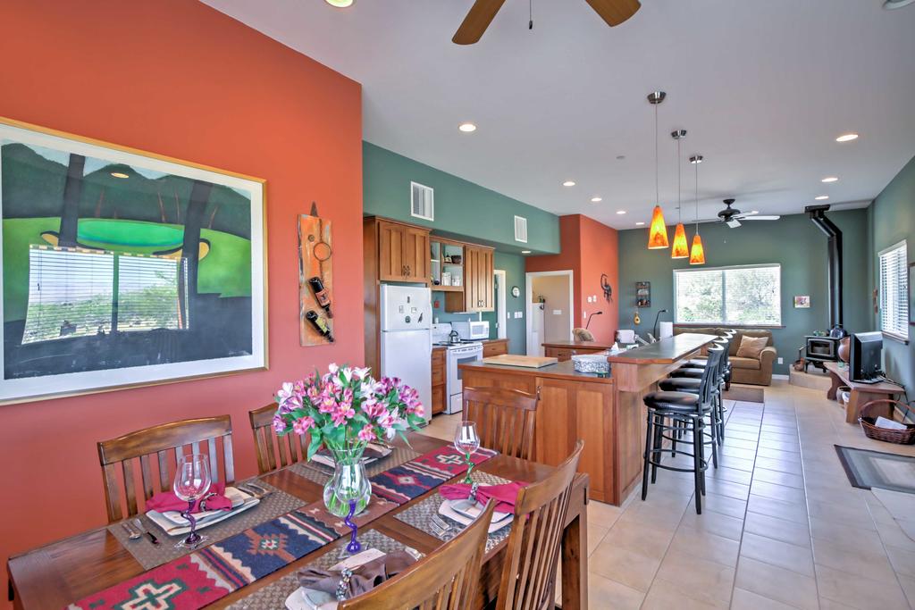 House On 2.5 Acres Near Entrance To Joshua Tree! - thumb 2