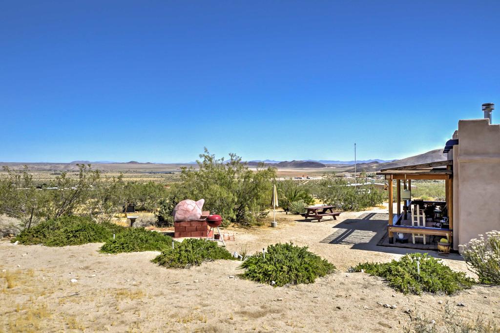 House On 2.5 Acres Near Entrance To Joshua Tree! - thumb 1