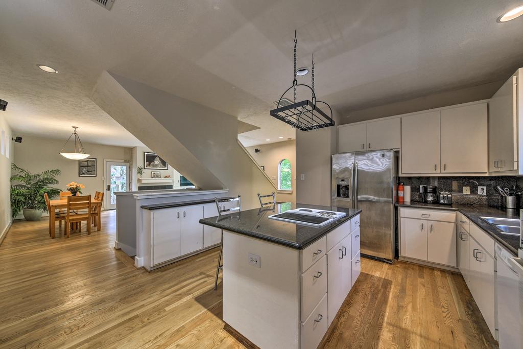 Houston Townhome With Deck - 1 Mi To Rice University - thumb 3
