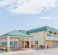 Howard Johnson by Wyndham Gillette - USA Accommodation