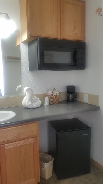 Howard's Motel - thumb 3