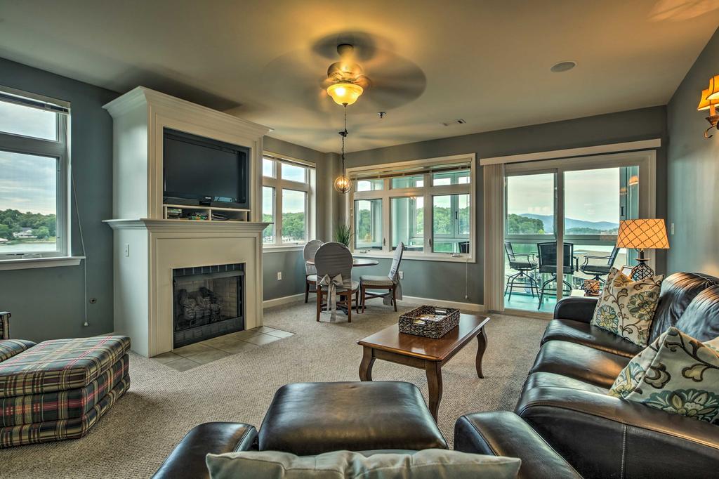 Huddleston Condo With Balcony On Smith Mountain Lake - thumb 3
