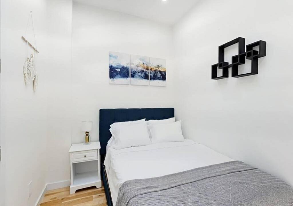 HUGE CONTEMPORARY DUPLEX 3 BR LUXURY APARTMENT - thumb 2
