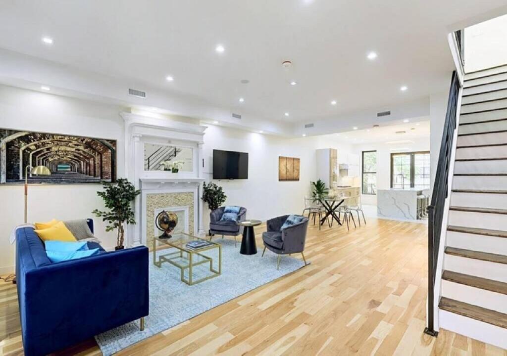 HUGE CONTEMPORARY DUPLEX 3 BR LUXURY APARTMENT - thumb 0