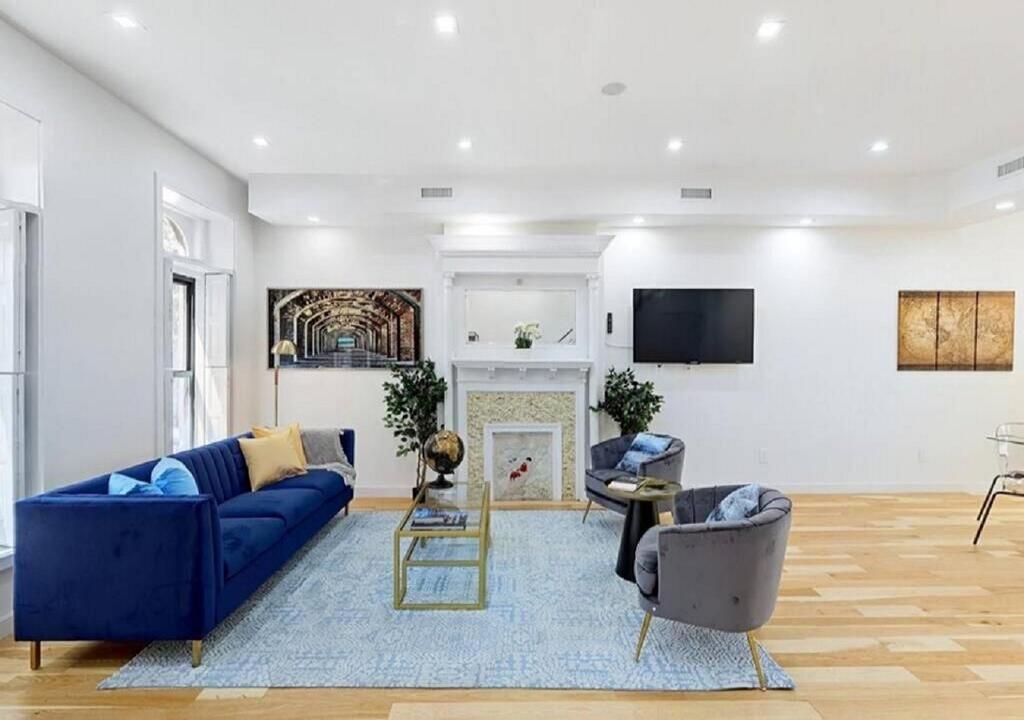 HUGE CONTEMPORARY DUPLEX 3 BR LUXURY APARTMENT - thumb 1