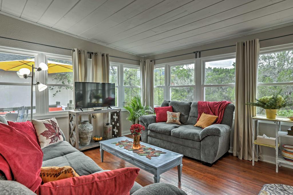 Hunt Home With Deck & 2 Kayaks On The Guadalupe River - thumb 3