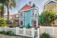 Huntington Beach Studio Blocks to the Beach and Downtown apts Tourism Bookings