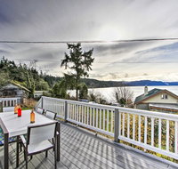 Idyllic Waterfront Cottage with Beach and Sunset Views - USA Accommodation