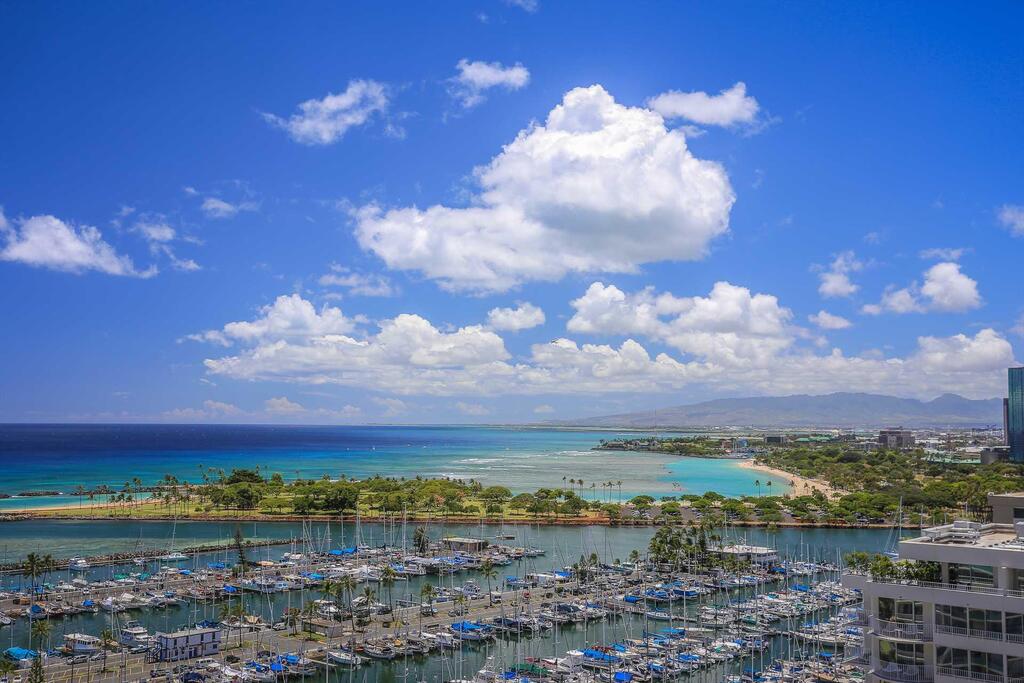 Ilikai 2002 - thumb 3