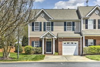 Inviting High Point Townhome with PatioPrivacy Tourism Bookings