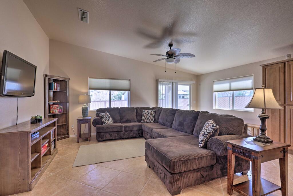 Inviting Retreat - Less Than 1 Mile To Colorado River! - thumb 2
