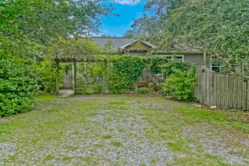 Island Arbors - thumb 0