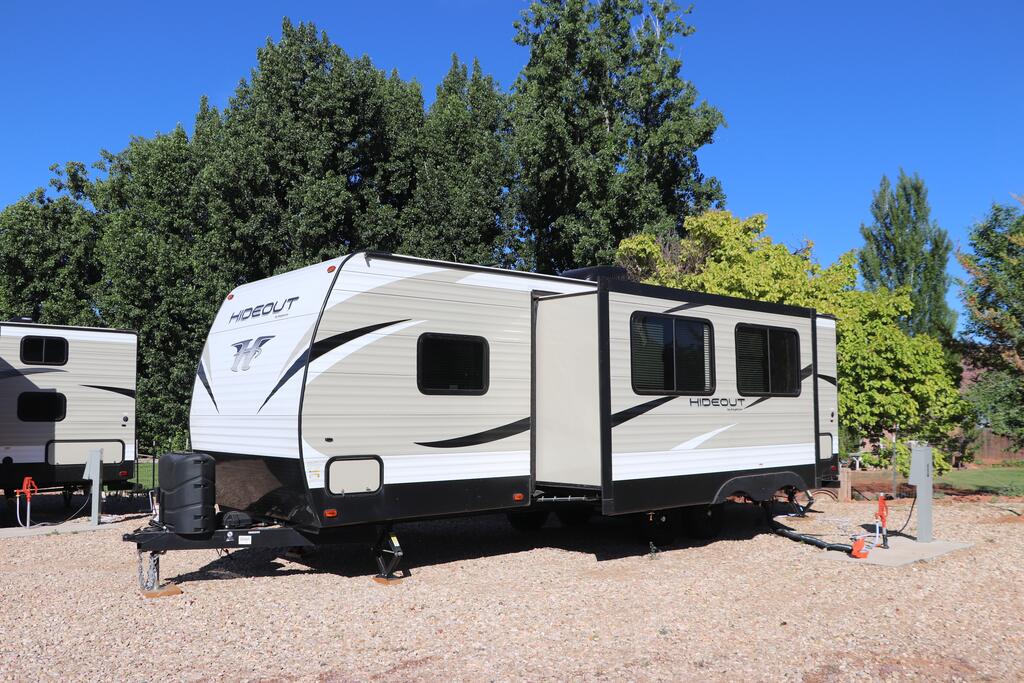 J&J RV Trailer - thumb 2