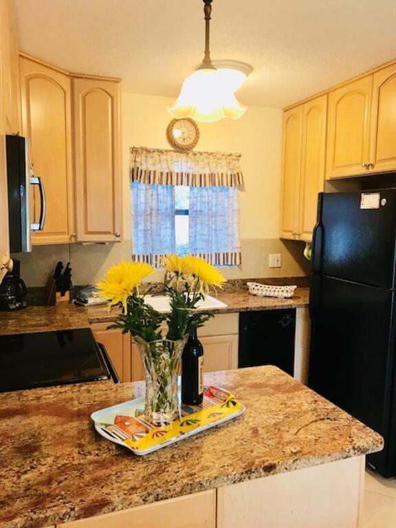 Jamaica Royale 039 Updated And Close To The Pool! - thumb 3