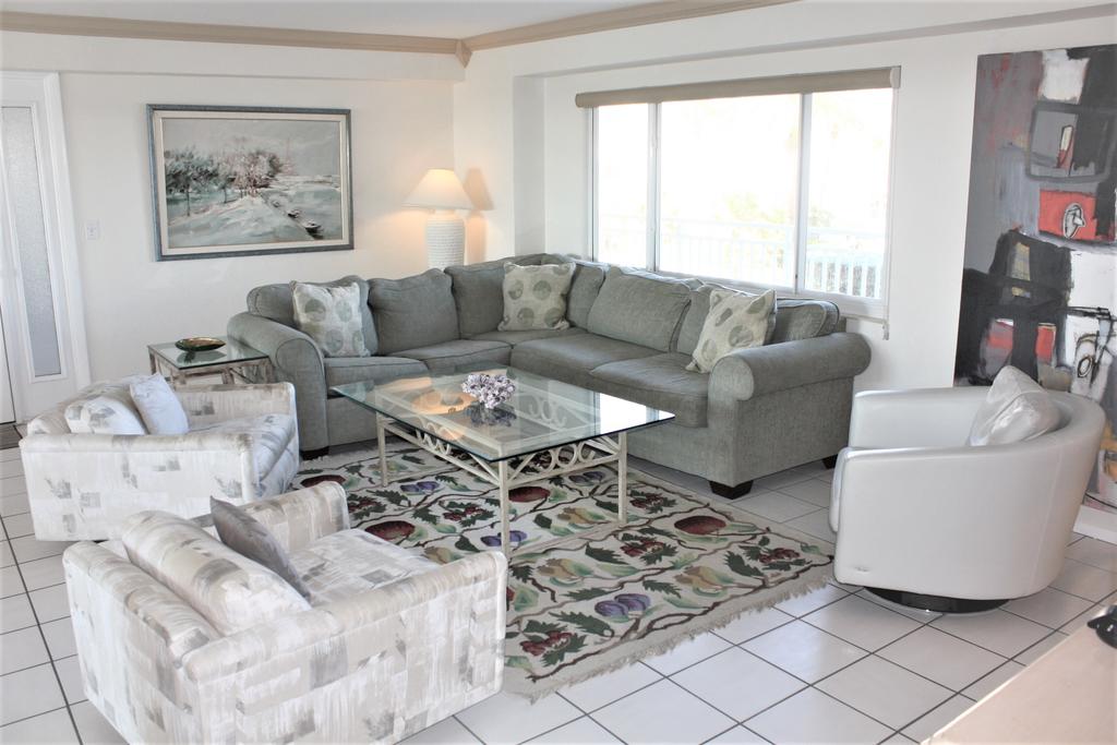 Jamaica Royale 204 Updated With A View! - thumb 3