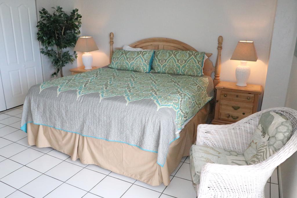 Jamaica Royale 204 Updated With A View! - thumb 2