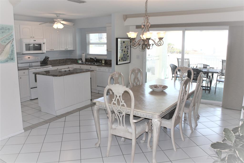 Jamaica Royale 204 Updated With A View! - thumb 1