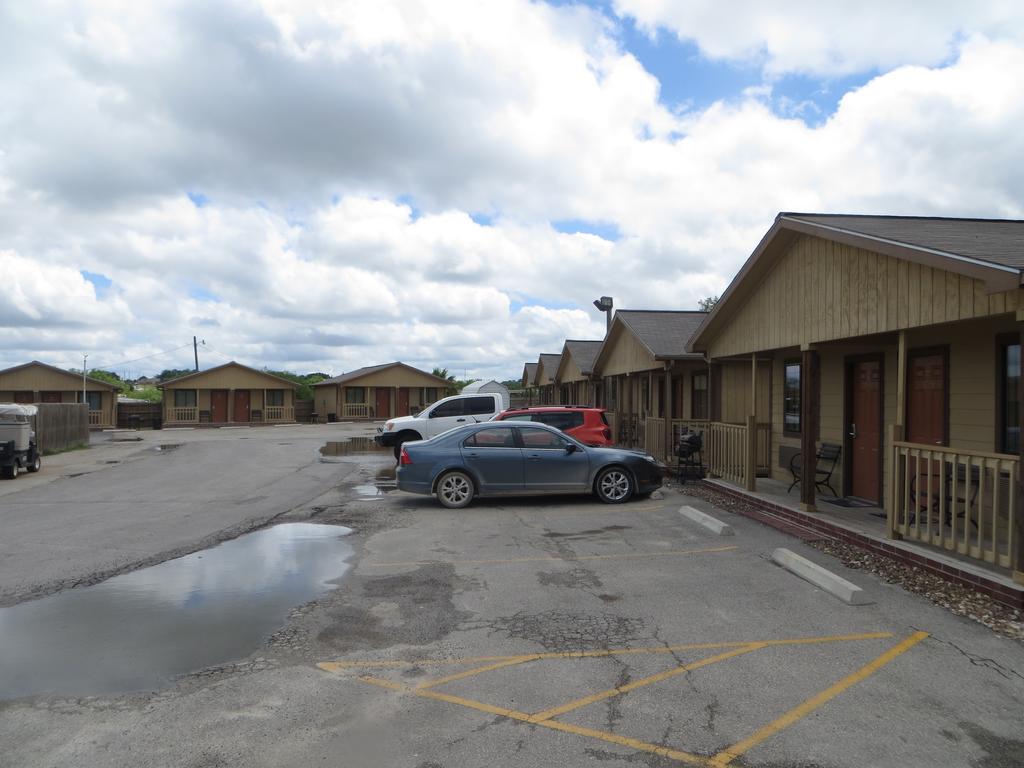 Kenedy Country Inn - thumb 0