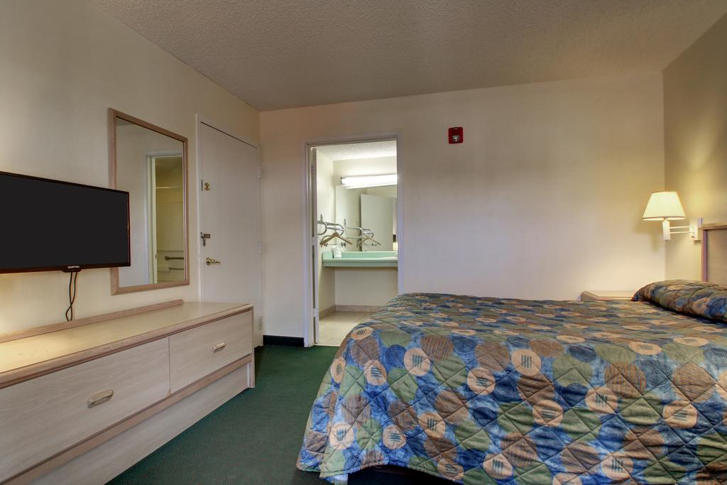 Key West Inn - Cookeville - thumb 3