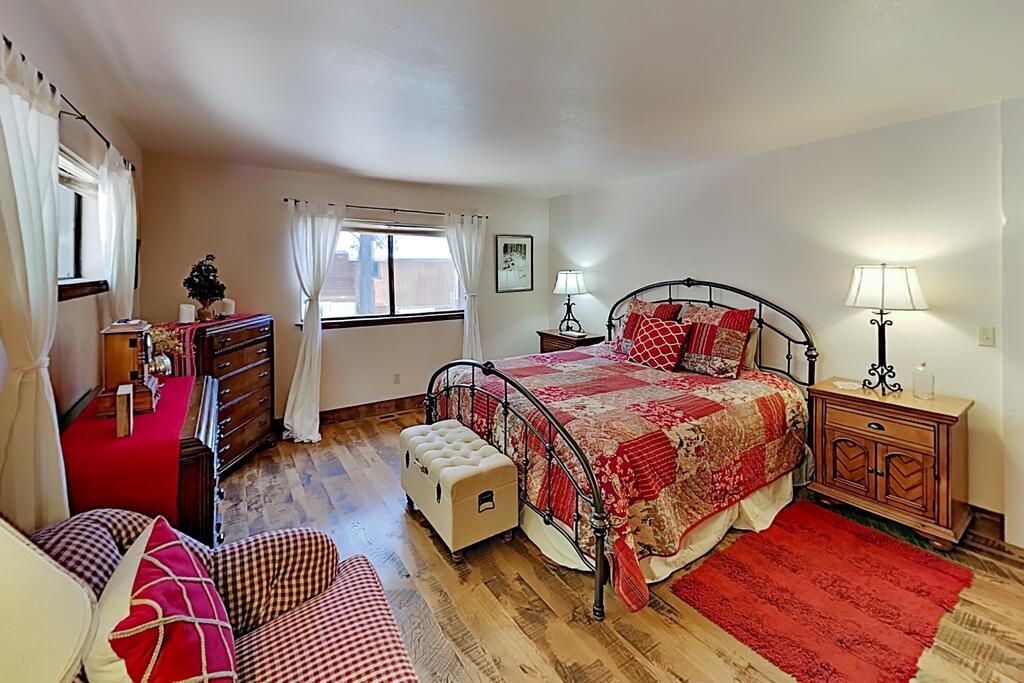 Kings Beach Cabin Near Lake, Bike Trails & Skiing Cabin - thumb 1