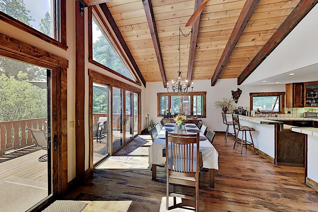 Kings Beach Cabin Near Lake, Bike Trails & Skiing Cabin - thumb 3