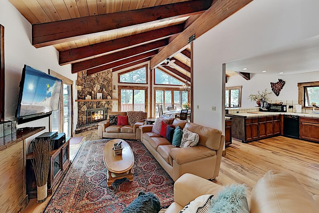 Kings Beach Cabin Near Lake, Bike Trails & Skiing Cabin - thumb 0