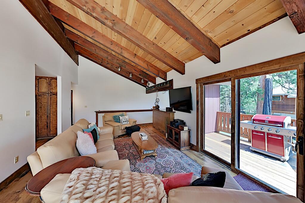 Kings Beach Cabin Near Lake, Bike Trails & Skiing Cabin - thumb 2