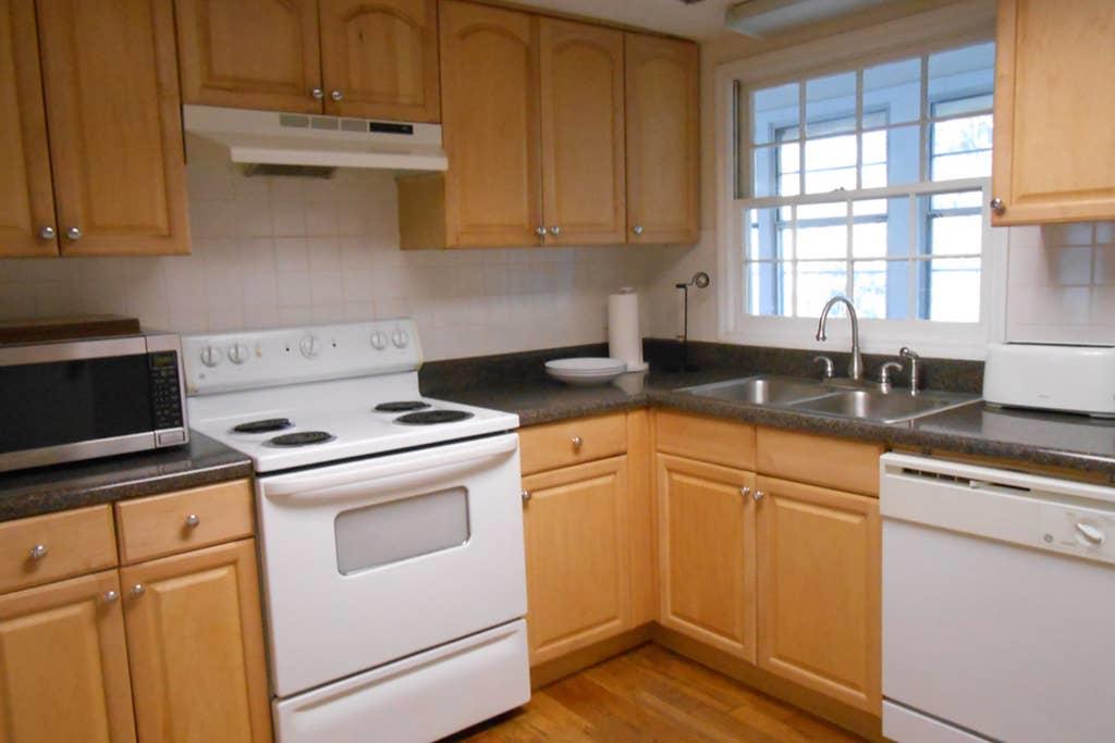 KINGS ROW ON HISTORICAL AVENUE - thumb 2