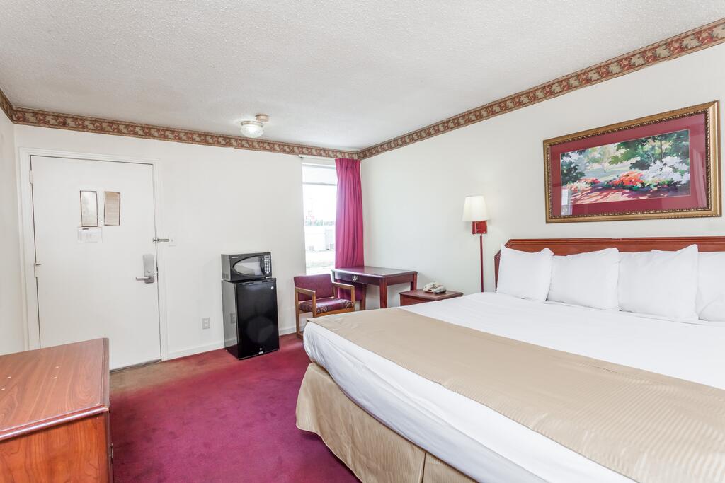 Knights Inn - thumb 2