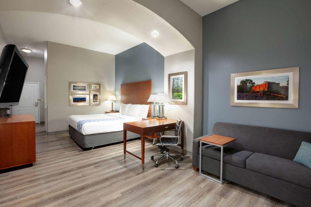 La Quinta By Wyndham Cleveland TX - thumb 0