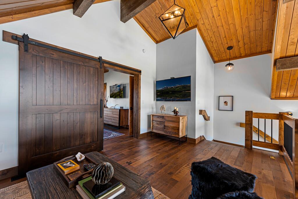 Lake Front Escape - Jacuzzi, Steps To Lake Estes, Indoor/Outdoor Fireplace - thumb 2