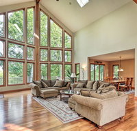 Lake Harmony Home with Deck, Near Skiing & Golf - Tourism Bookings