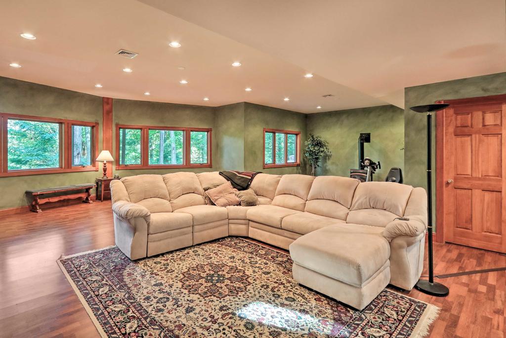 Lake Harmony Home With Deck, Near Skiing & Golf - thumb 1