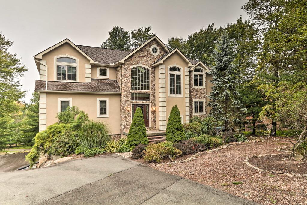 Lake Harmony Home With Deck, Near Skiing & Golf - thumb 2