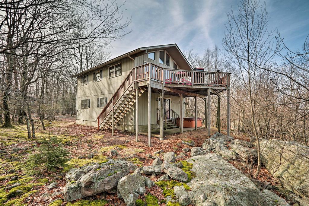 Lake Harmony Home With Ideal Location & Hot Tub! - thumb 0