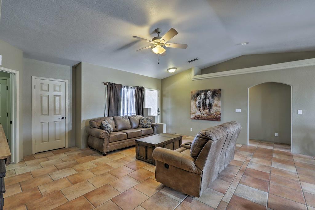 Lake Havasu Getaway With Patio - Hike, Swim, & Golf! - thumb 3