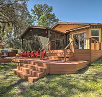 Lake Hutchinson Home - BBQ and Firepit - USA Accommodation