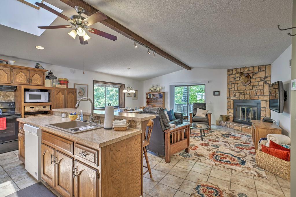 Lake Of The Ozarks Home With Game Room, BBQ And Dock! - thumb 3