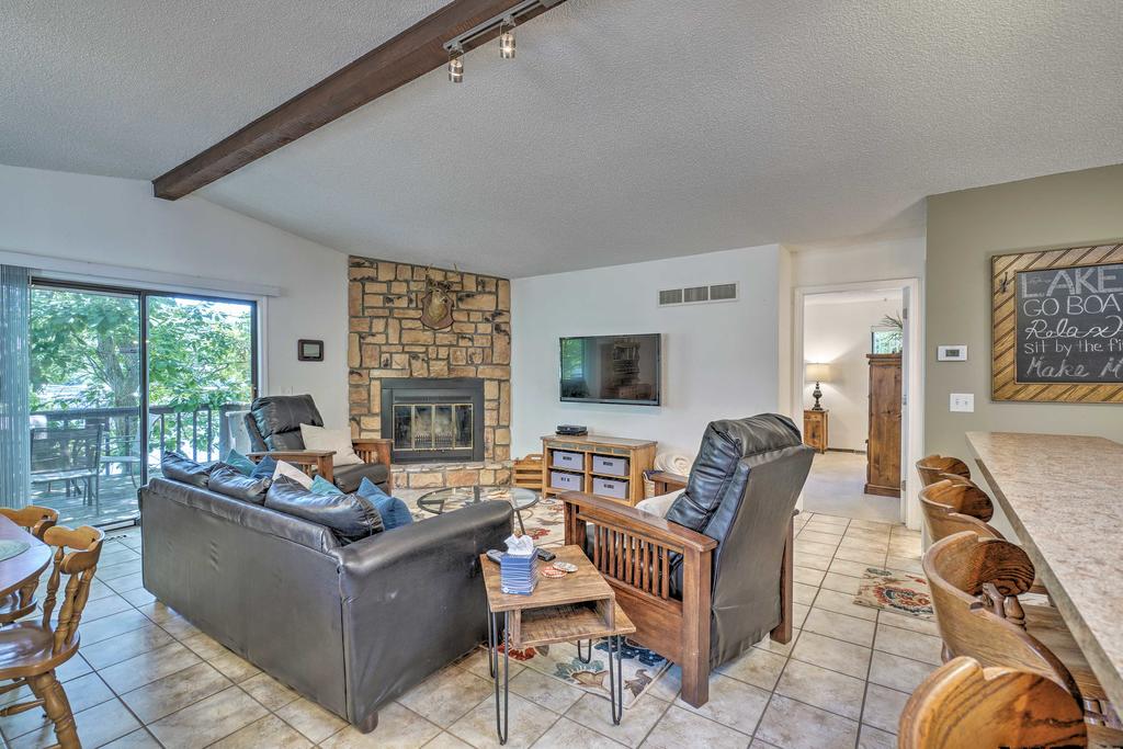 Lake Of The Ozarks Home With Game Room, BBQ And Dock! - thumb 2