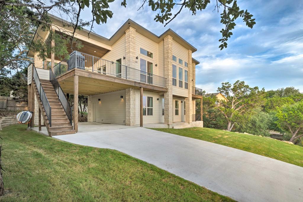 Lake Travis Home With Views & Boat Launch Access! - thumb 2