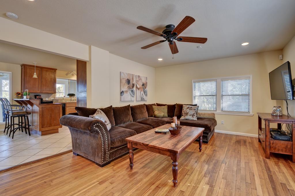 Lake Travis In Your Backyard Home - thumb 3