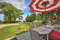 Lakefront 'Manitou Cottage' Near Dwtn Suttons Bay Tourism Bookings