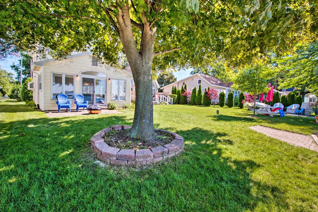 Lakefront Chelsea Home With Dock, Kayaks & Patio - thumb 2