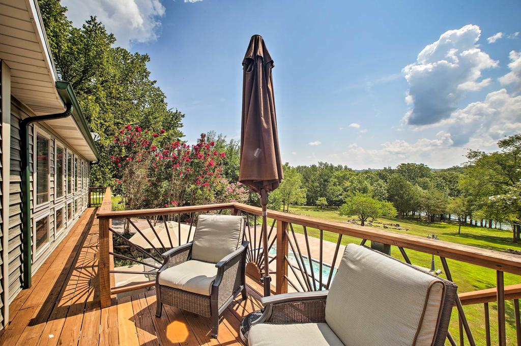 Lakefront Golden Home With Pool Access! - thumb 1