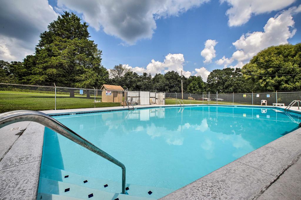 Lakefront Golden Home With Pool Access! - thumb 2