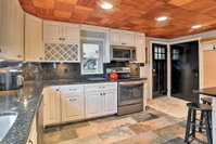 Lakefront Home w/ Fire Pit - 9.5 Mi to Shawnee Mtn Tourism Bookings