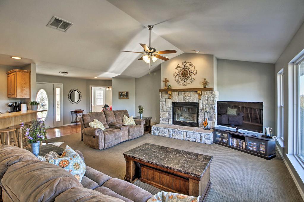 Lakefront Kimberling City Home With Game Room And Dock - thumb 2