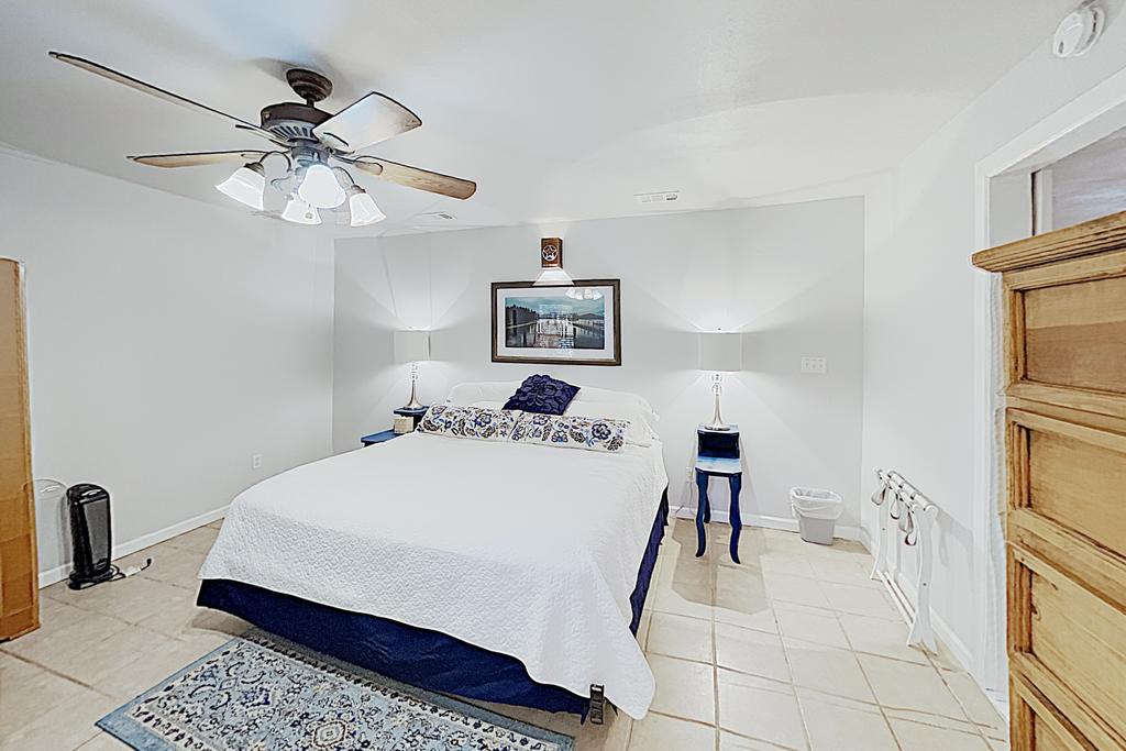 Lakefront Oasis W/ Private Dock & 23 Boat Slip Home - thumb 1