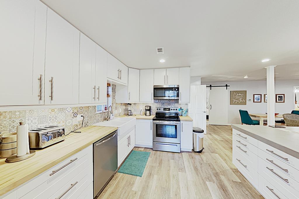 Lakefront Oasis W/ Private Dock & 23 Boat Slip Home - thumb 2